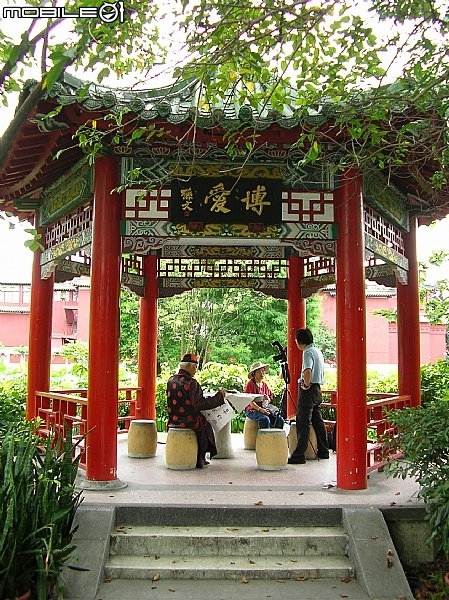 風景照有人物陪襯更增加趣味.