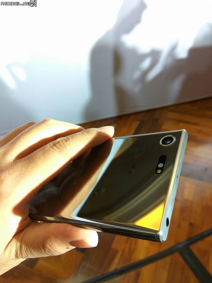 Sony Xperia XZ Premium 的螢幕真的很猛!!!!!!!(分享摸到實機的感動)