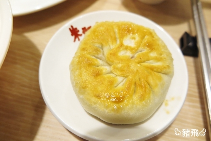 [食記]【台中美食】北方麵食老店插旗台中，招牌爆漿餡餅足足繞台灣20圈～朱記餡餅粥店(台中大遠百店新開幕)