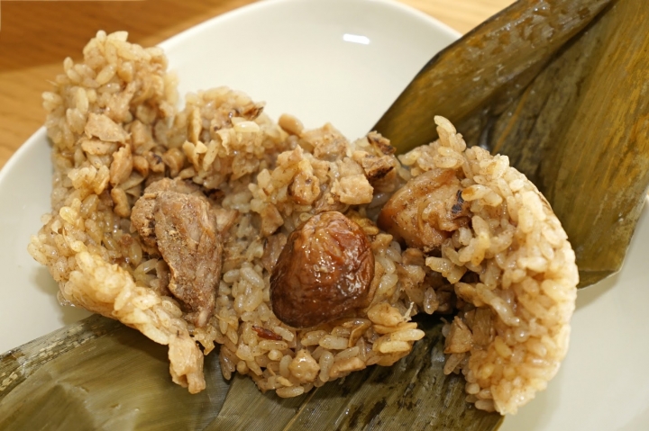 [食記] 新竹 美芳糕餅舖/肉粽。糯米炒得香Q入味的北部粽!