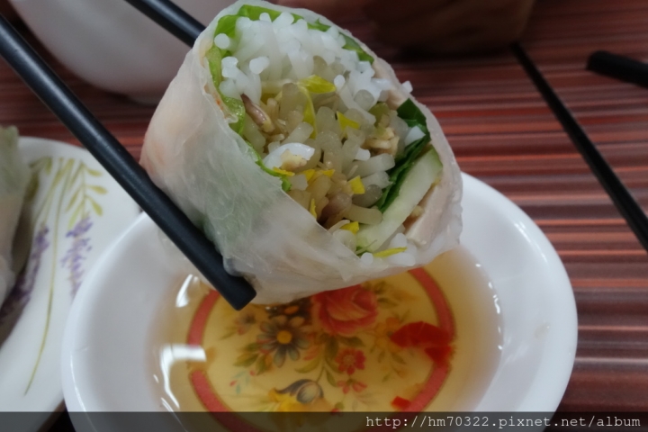 『桃園美食』-中壢復華街．月香小館 /  越南美食 / 河粉 / 春捲 / 法國麵包