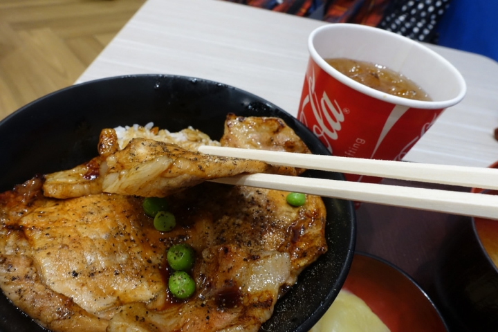 【2016北海道親子行】北廣島三井outlet。豚丼のぶたはげ & Lil' Donuts