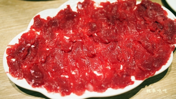 (食)台中 演藝牛鍋 溫體牛肉優味美x歐式鄉村風