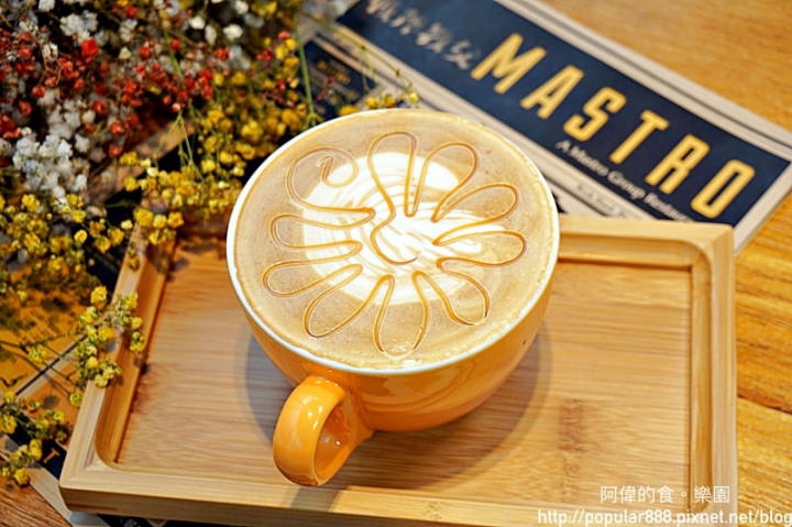 【新北市中和】MASTRO CAFE中和店新開幕，除了超嫩超香的戰斧豬排，還有幾道本店限定料理，同樣超讚！正妹店員多，超吸睛