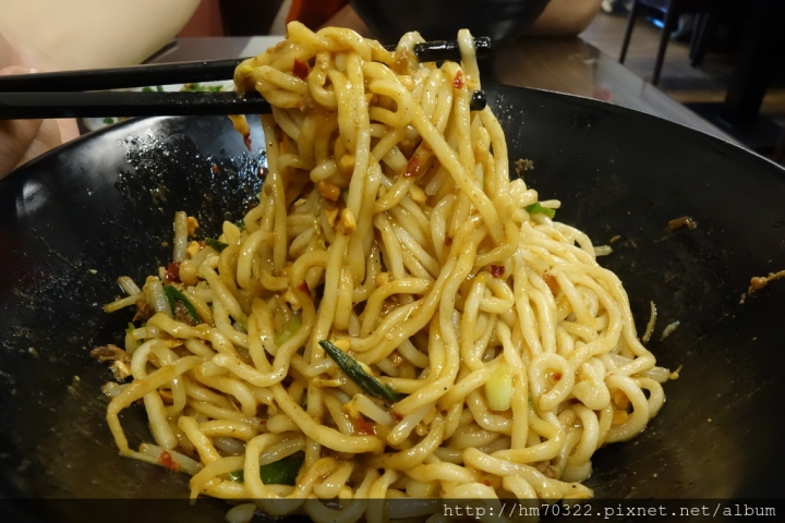 『桃園美食』-中壢廣明路．一張桌 / 陸光六村 / 眷村美食 / Nova / 新明市場 / 新明國中 /  珊瑚餅