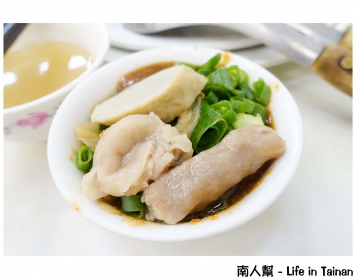 【台南中西區-美食】沙茶.湯頭一試就上癮|中正路超人氣巷弄美食 ~ 小豪洲沙茶爐本店