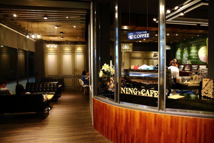 【頭份美食】檸．咖啡 Ning Caf'e。車水馬龍間的小清新轉角咖啡館