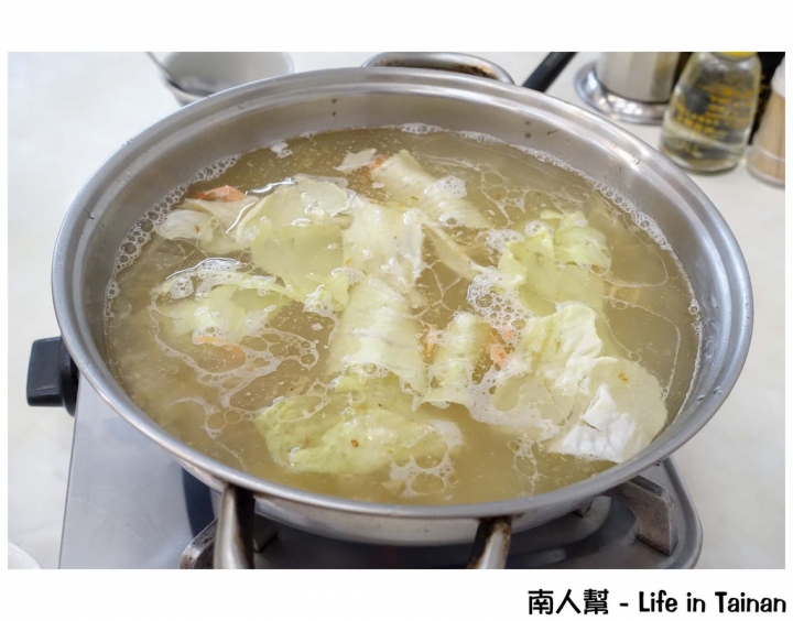 【台南中西區-美食】沙茶.湯頭一試就上癮|中正路超人氣巷弄美食 ~ 小豪洲沙茶爐本店