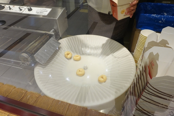 【2016北海道親子行】北廣島三井outlet。豚丼のぶたはげ & Lil' Donuts