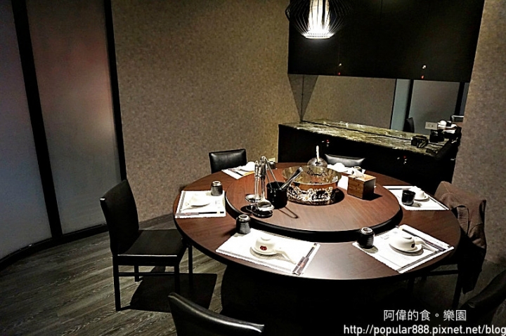 【行天宮站】新開幕,溫潤特製麻辣湯底,超讚肉品食材,特調沾醬,堪稱是台北最美味火鍋!