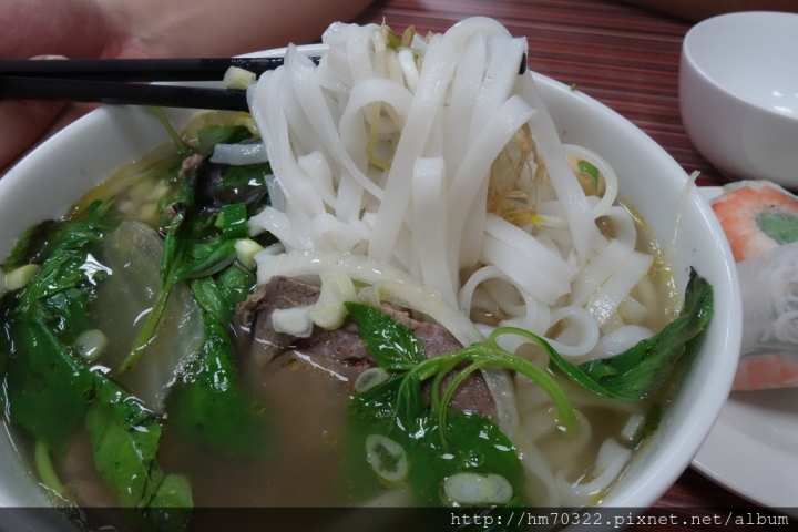 『桃園美食』-中壢復華街．月香小館 /  越南美食 / 河粉 / 春捲 / 法國麵包