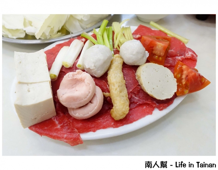 【台南中西區-美食】沙茶.湯頭一試就上癮|中正路超人氣巷弄美食 ~ 小豪洲沙茶爐本店