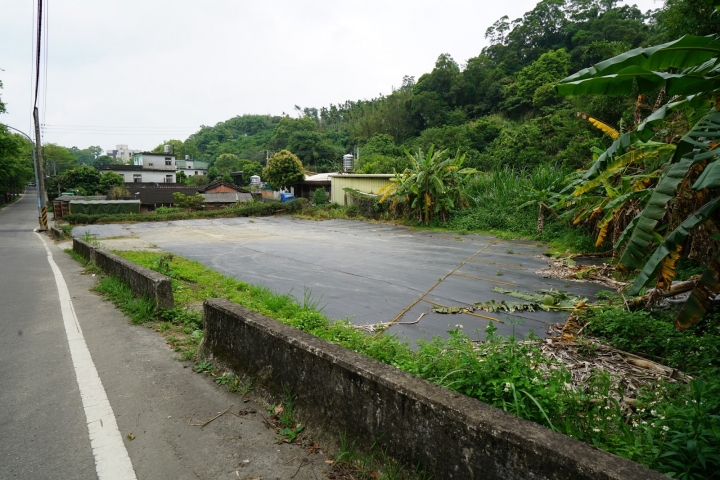 新竹縣。峨眉鄉十二寮。油桐花季、私房景點--露營、賞螢火蟲、客家美食、溜小孩好去處!