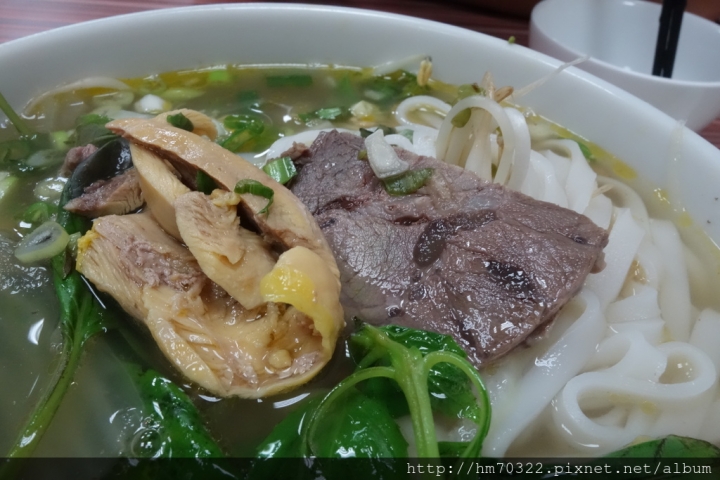 『桃園美食』-中壢復華街．月香小館 /  越南美食 / 河粉 / 春捲 / 法國麵包