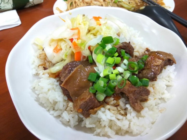 [牛肉火鍋/牛肉麵]彰化市金馬路附近~野牛屋食記~放牧溫體牛~ 平價~ 新聞有報導~~