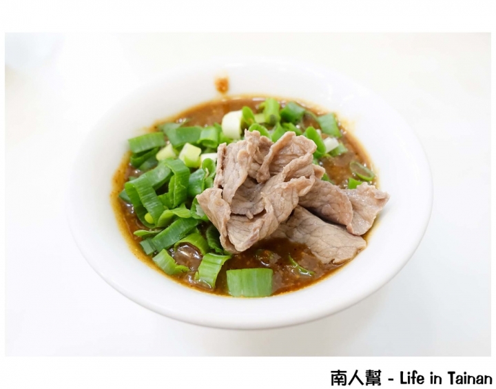 【台南中西區-美食】沙茶.湯頭一試就上癮|中正路超人氣巷弄美食 ~ 小豪洲沙茶爐本店