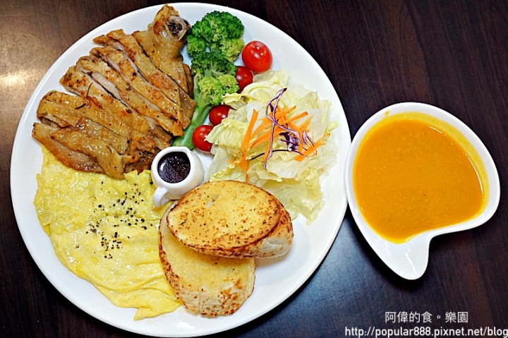 【新北市新莊】烤吐司客製化的餐盤字好驚喜,四色鮭魚飯美味好拍,連飲料都漂亮極了!