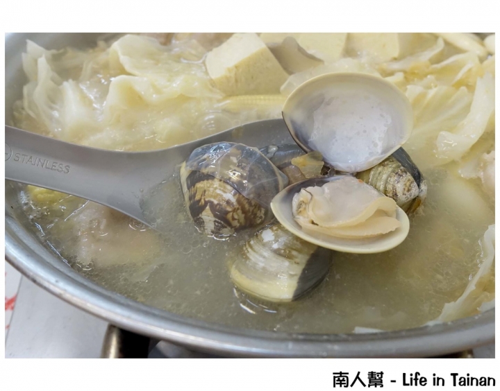 【台南中西區-美食】沙茶.湯頭一試就上癮|中正路超人氣巷弄美食 ~ 小豪洲沙茶爐本店