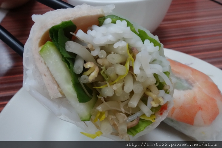 『桃園美食』-中壢復華街．月香小館 /  越南美食 / 河粉 / 春捲 / 法國麵包