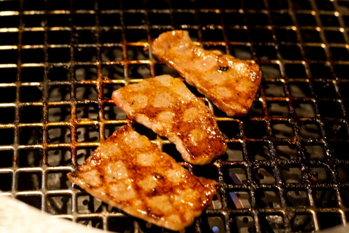 【美食。食記】東京 池袋東口 生菜沙拉吃到飽 和牛不俗 清江苑 燒肉 商業午餐 划算 和牛 牛肉 豬肉