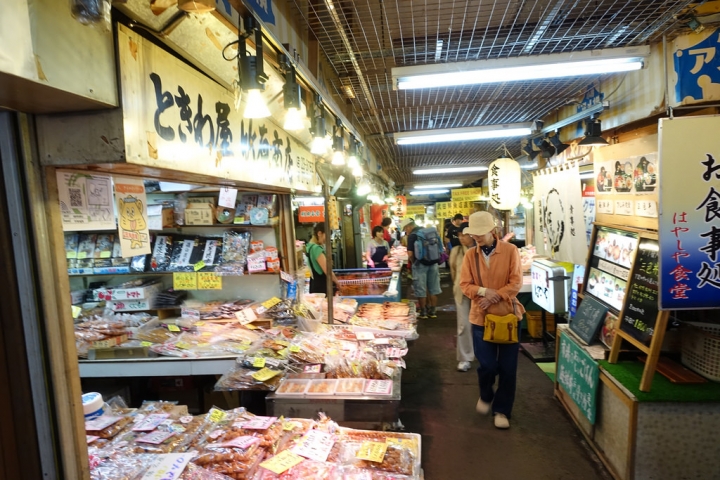 【2016北海道親子行】小樽三角市場。あい田食堂~海膽干貝丼好甜好好吃