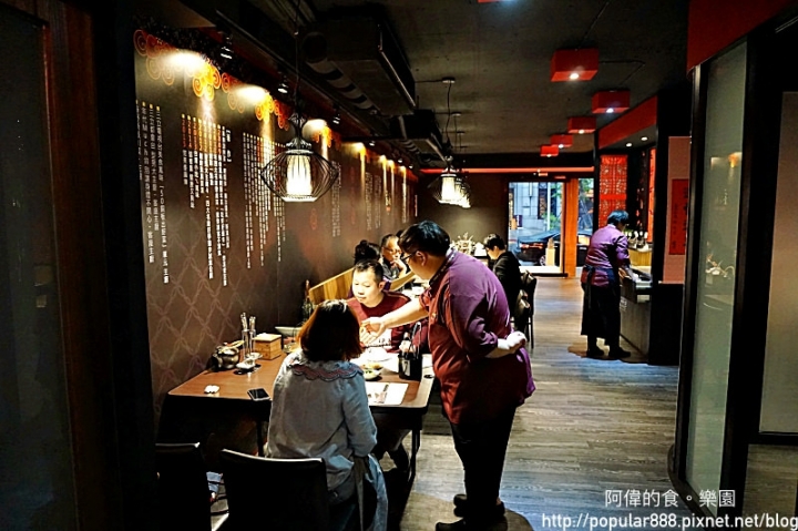 【行天宮站】新開幕,溫潤特製麻辣湯底,超讚肉品食材,特調沾醬,堪稱是台北最美味火鍋!