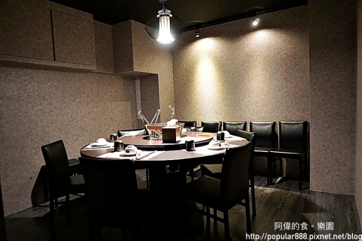 【行天宮站】新開幕,溫潤特製麻辣湯底,超讚肉品食材,特調沾醬,堪稱是台北最美味火鍋!