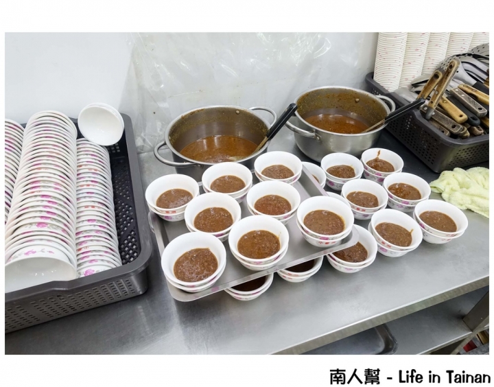 【台南中西區-美食】沙茶.湯頭一試就上癮|中正路超人氣巷弄美食 ~ 小豪洲沙茶爐本店