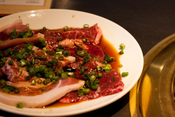 【美食。食記】東京 五反田 本格吃法的A5黑毛和牛 牛亭 燒肉