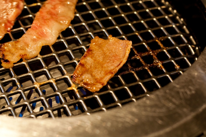 【美食。食記】東京 池袋東口 生菜沙拉吃到飽 和牛不俗 清江苑 燒肉 商業午餐 划算 和牛 牛肉 豬肉