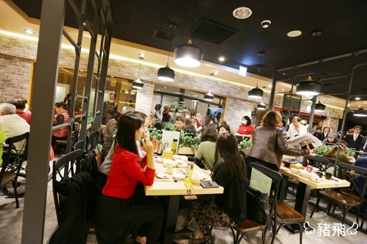 [食記]【台中美食】北方麵食老店插旗台中，招牌爆漿餡餅足足繞台灣20圈～朱記餡餅粥店(台中大遠百店新開幕)