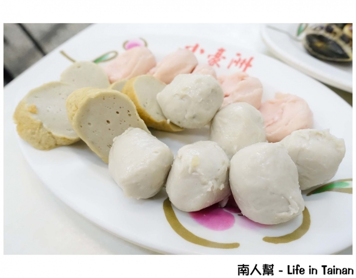 【台南中西區-美食】沙茶.湯頭一試就上癮|中正路超人氣巷弄美食 ~ 小豪洲沙茶爐本店