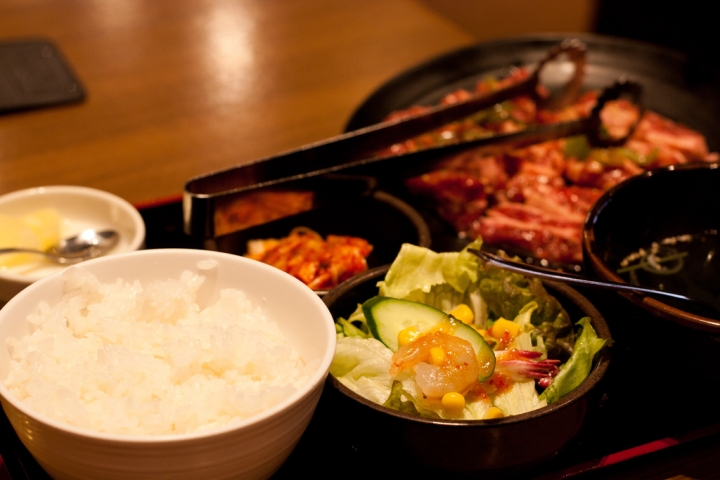 【美食。食記】東京 五反田 適合一個人隨便吃的燒肉 安樂亭 牛肉 燒肉 商業午餐 便宜 連鎖店 安楽亭 五反田駅前店