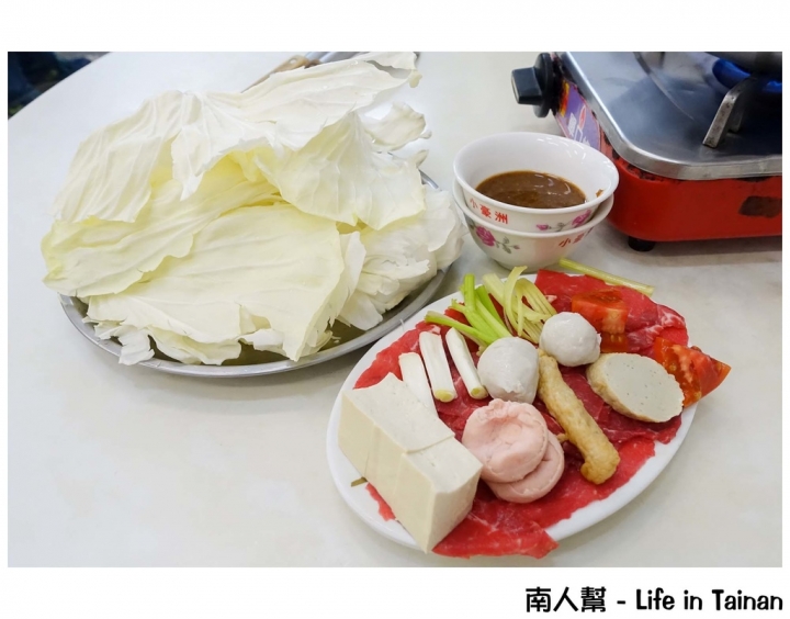 【台南中西區-美食】沙茶.湯頭一試就上癮|中正路超人氣巷弄美食 ~ 小豪洲沙茶爐本店