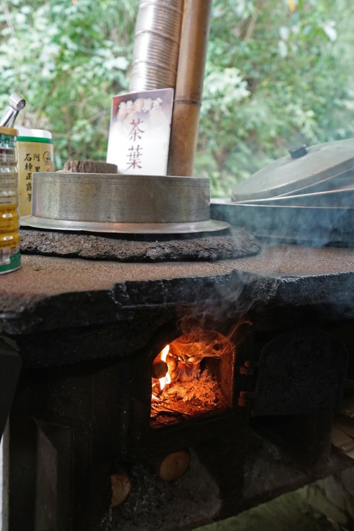 新竹縣。峨眉鄉十二寮。油桐花季、私房景點--露營、賞螢火蟲、客家美食、溜小孩好去處!