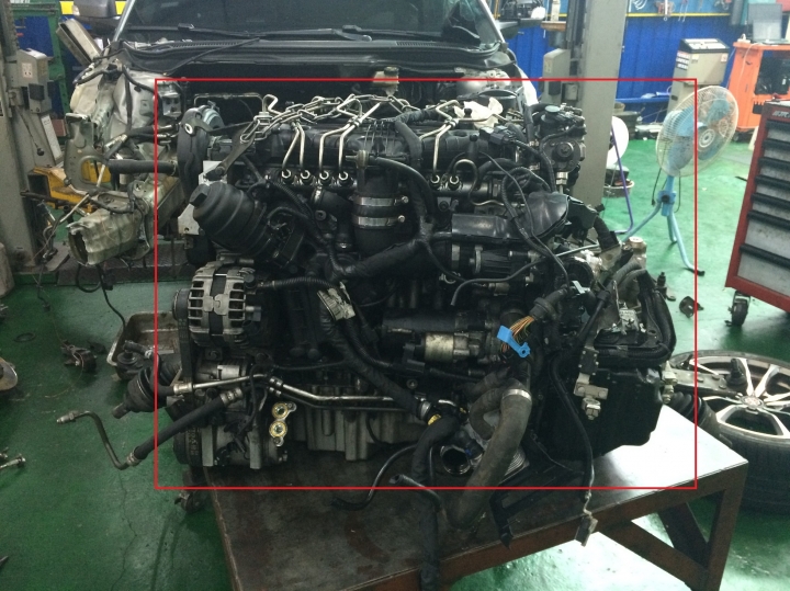 VOLVO S40 D4 高速公路撞擊後之拆卸引擎