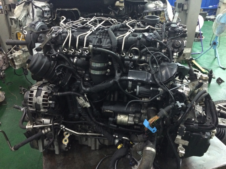 VOLVO S40 D4 高速公路撞擊後之拆卸引擎