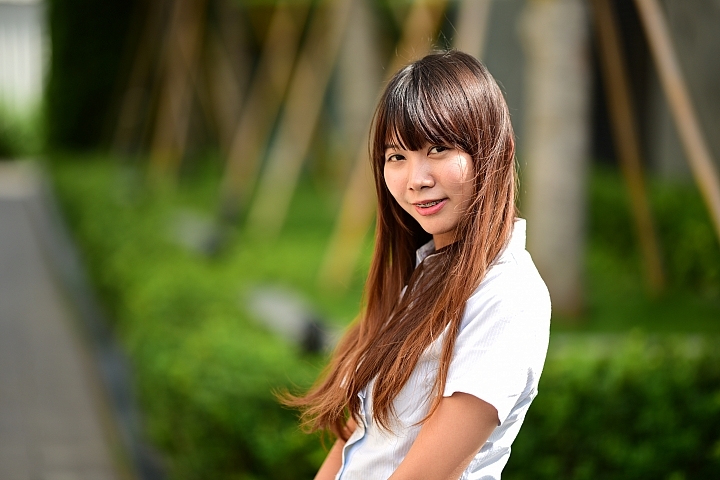 Nikon 105mm F1.4E簡單試拍Luxgen S3，在大雨中，然後等雨停。