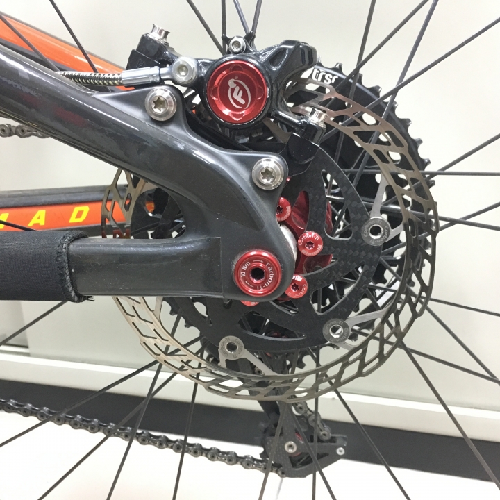 組車組到剩脫褲子....SANTA CRUZ NOMAD CC+CCDB COIL[IL]-TI 與CANNONDALE Lefty邂逅......