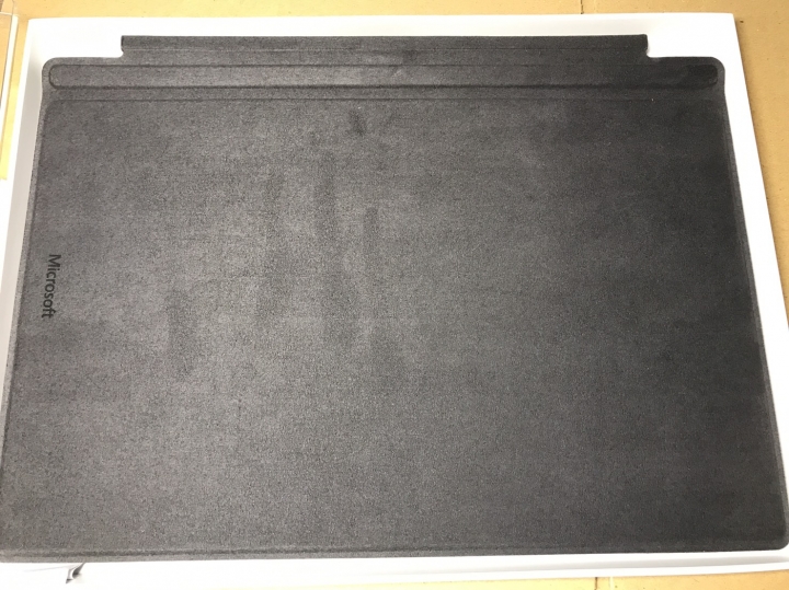 NEW Surface PRO 到手啦！！！開箱已補！！！已購入擴充基座~~~