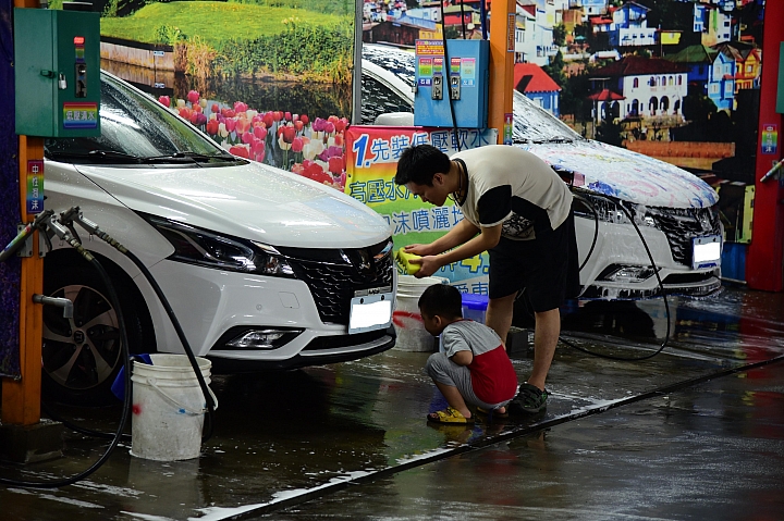 Luxgen S3上市週年慶，相約洗車趴！
