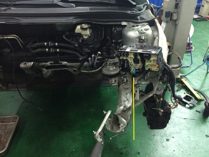 VOLVO S40 D4 高速公路撞擊後之拆卸引擎
