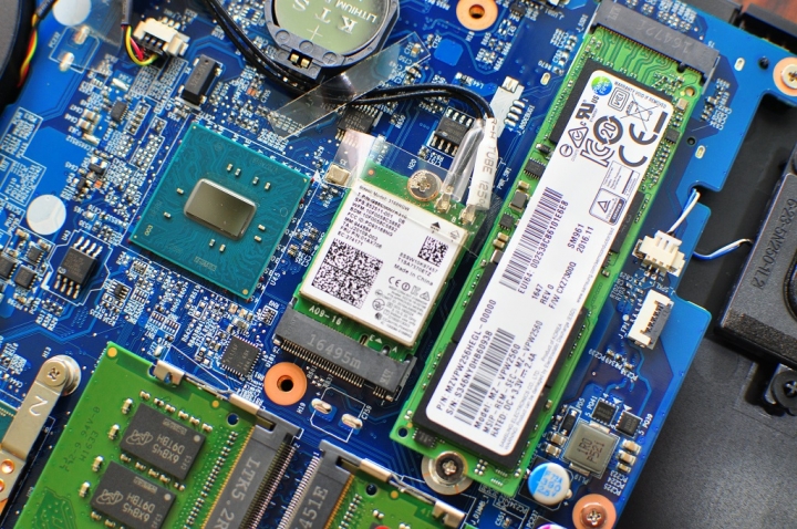 GIGABYTE Sabre 17，低調守成 鋒芒內斂