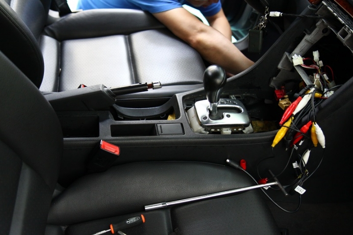 老車2003年Audi A4 B6 1.8T關箱