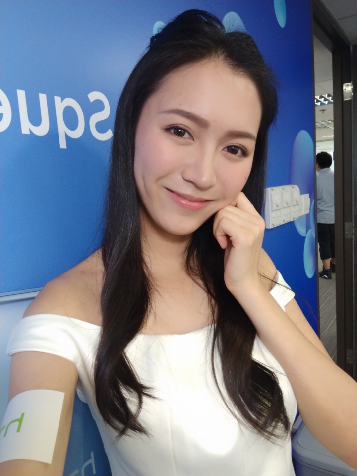 HTC U11 前鏡頭自拍(正妹示範)