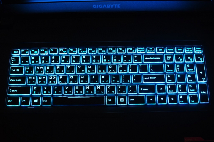 GIGABYTE Sabre 17，低調守成 鋒芒內斂