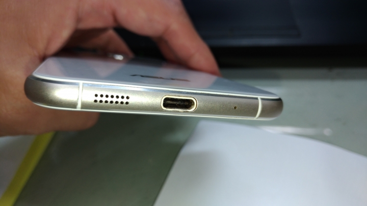 Zenfone3 充電過熱 手機充電槽稍微變形且燒到焦黑