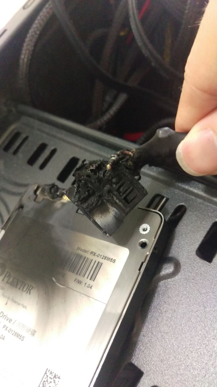 CyberSLIM 500W 電源供應器電源線起火