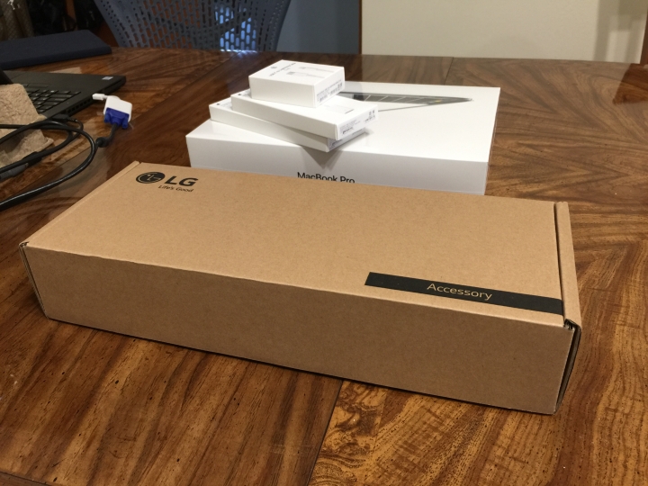 開箱 - 2017 MacBook Pro 13吋 Touch Bar and Touch ID 3.1GHz 256GB 加 LG UltraFine 4K