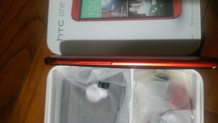 htc one m8 長大了~~ 電池長大了~~把衣服都撐破了~~